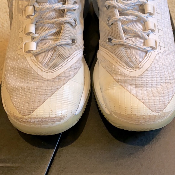 Steph Curry (SC) UNDERARMOUR youth size 5 basketball sneakers. - Picture 10 of 10